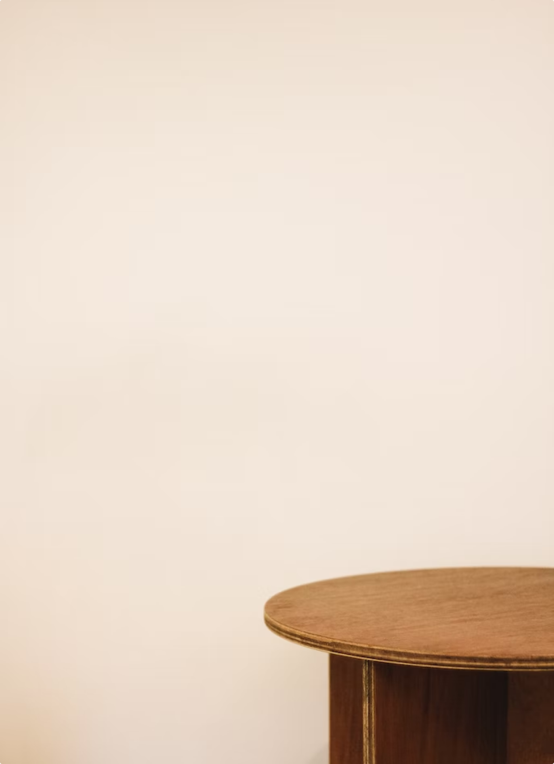 Read more about the article What to Look for When Buying a Coffee Table